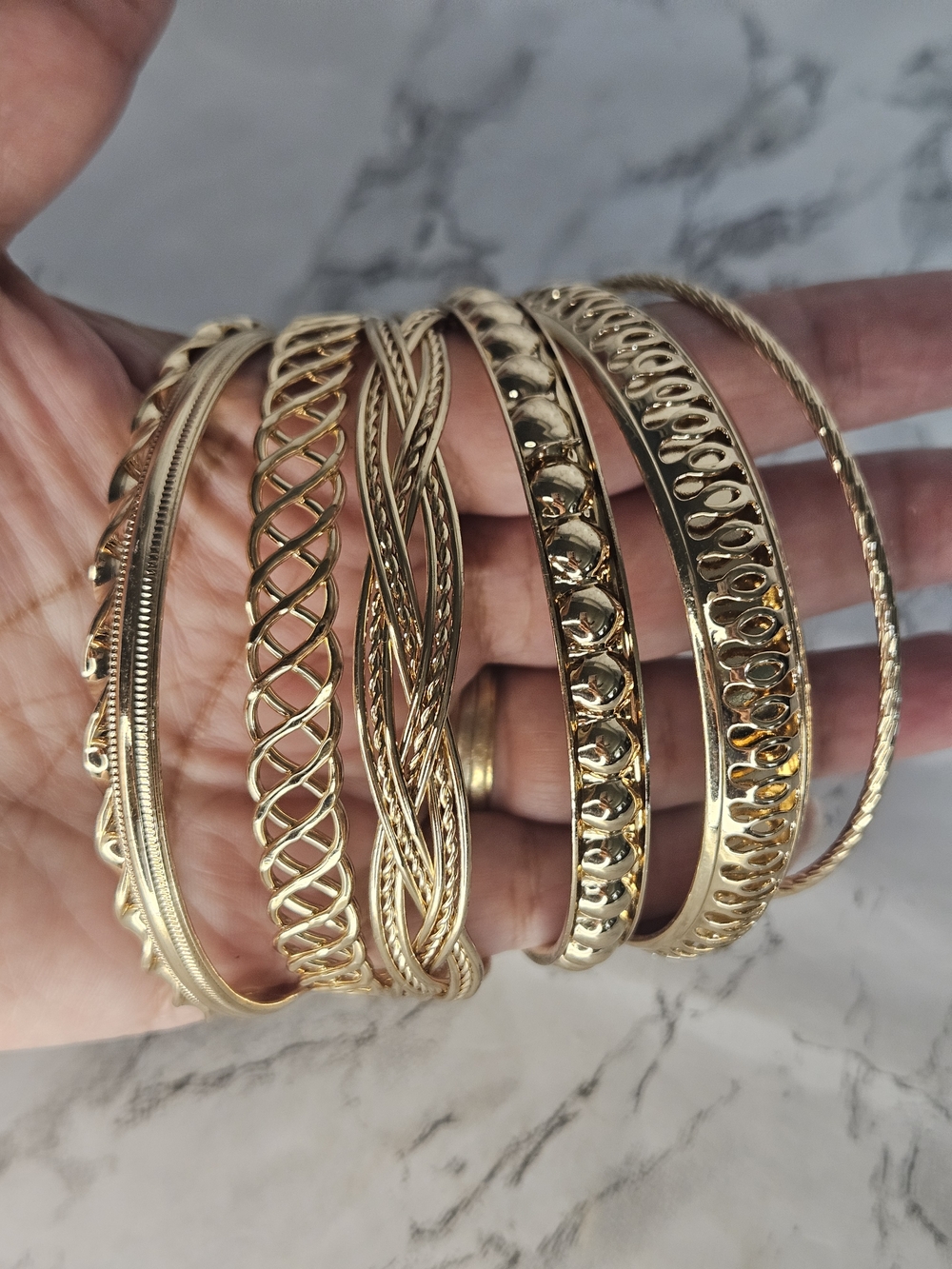 GUESS Basic Gold 7-Piece Mixed Bangle Bracelet Set.